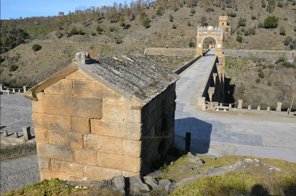 Templo romano junto al puente de Alcántara
