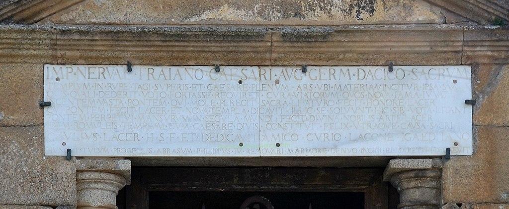Templo romano junto al puente de Alcántara