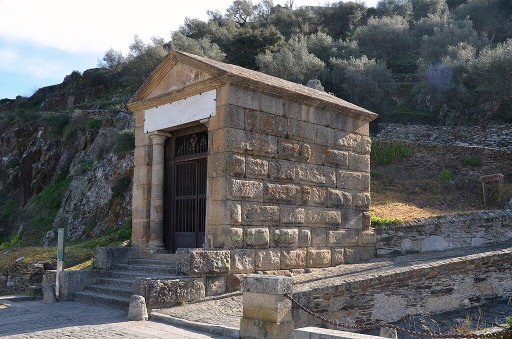 Templo romano junto al puente de Alcántara