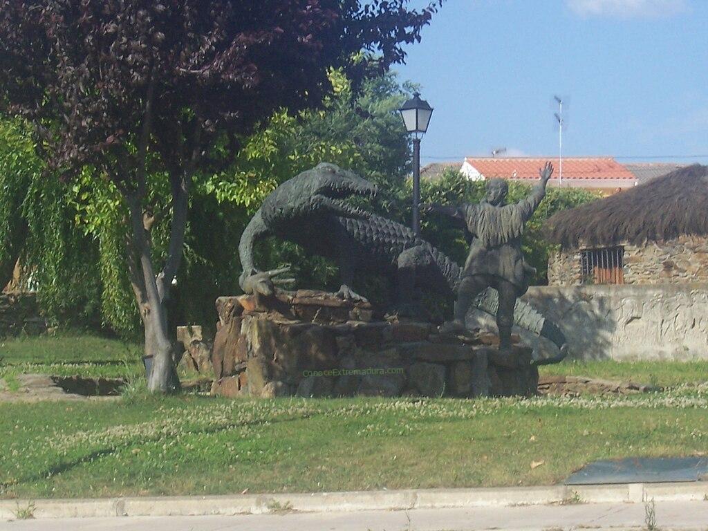 Escultura del lagarto en Calzadilla