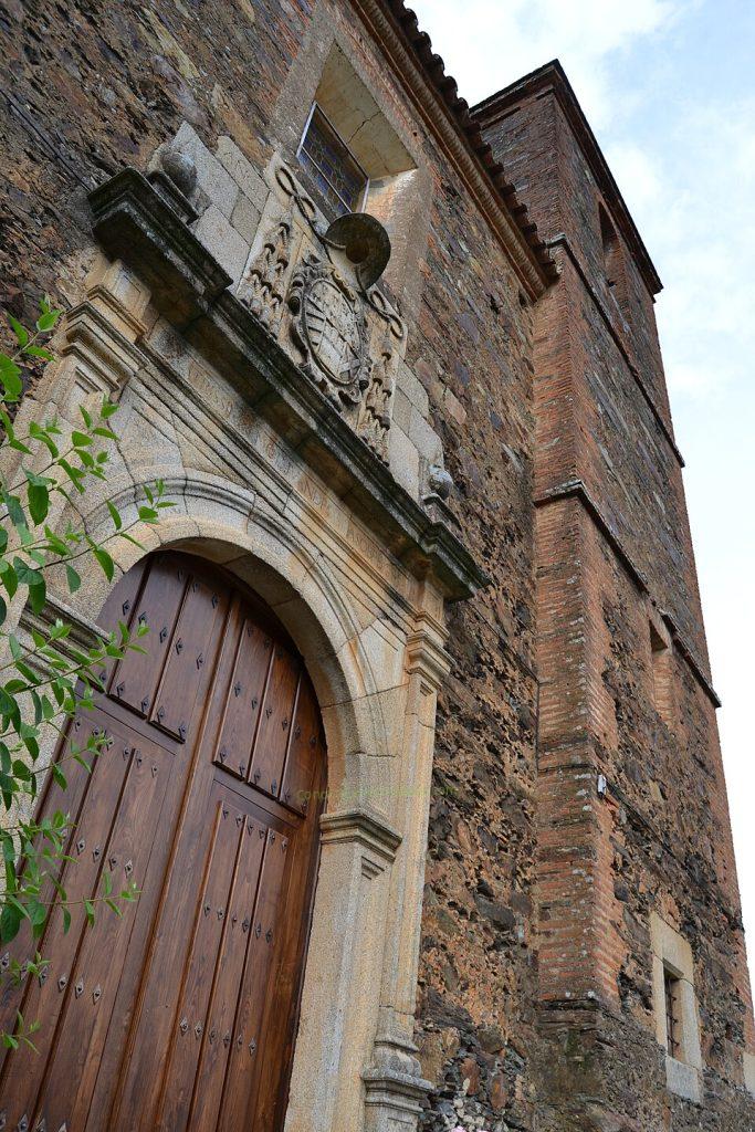 Pórtico de la iglesia de Santa Catalina, Cambroncino