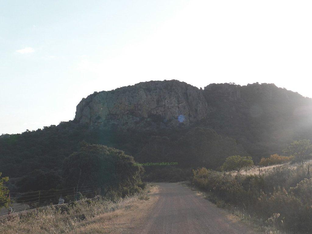 Risco de Valdehornos, Casas de Don Pedro