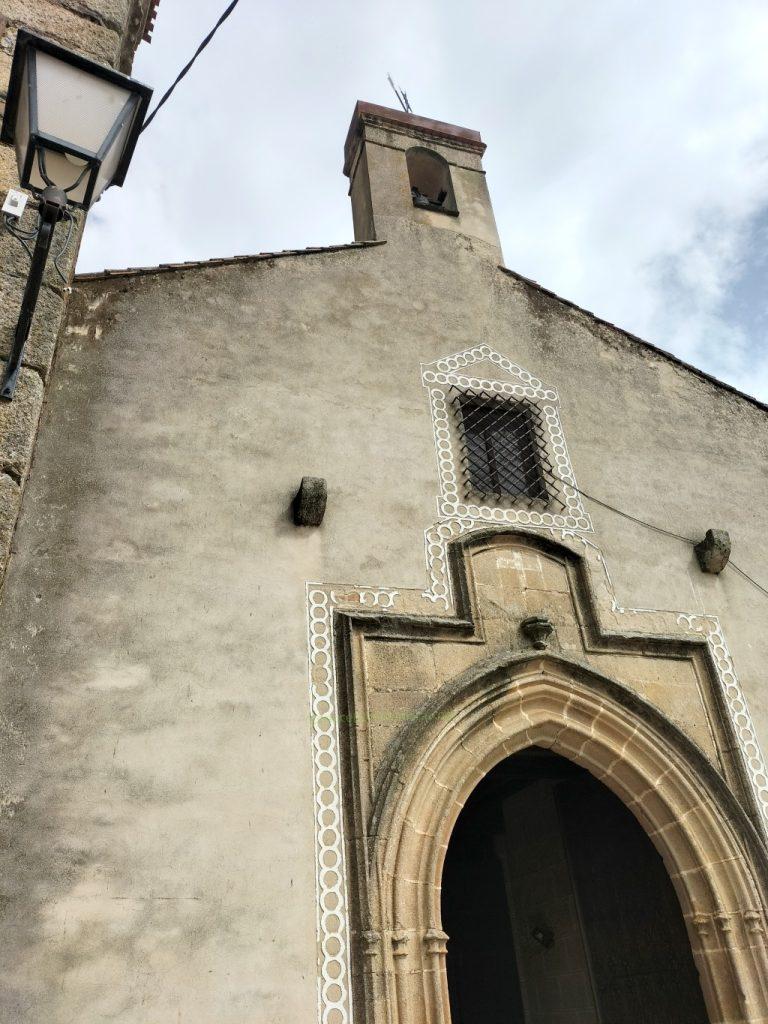 Iglesia San NIcolás de Bari, Casas de Millán