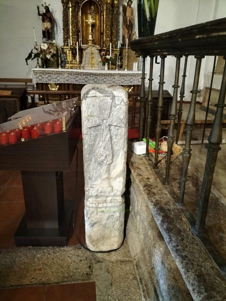 Pilastra Visigótica en la Iglesia San NIcolás de Bari, Casas de Millán