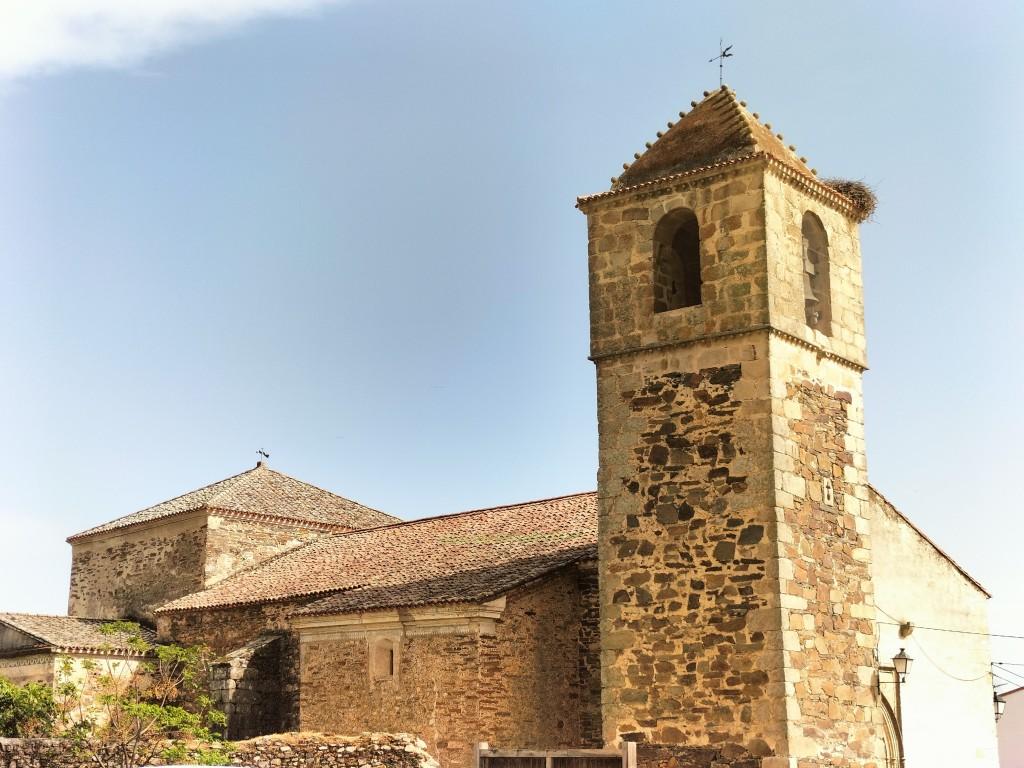 Iglesia San NIcolás de Bari, Casas de Millán