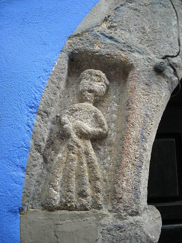 Casa de las Muñecas, Garganta la Olla