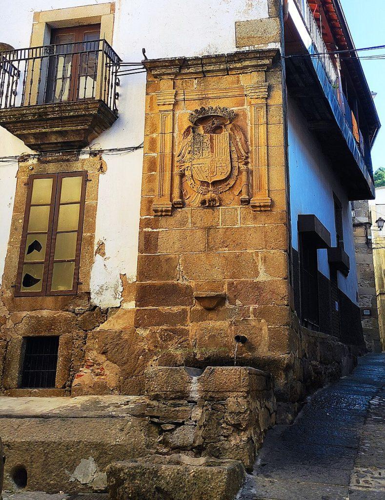 Fuente del chorro, Gata