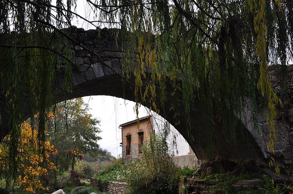 Puente sobre el río Ambroz en el barrio Judío, Hervás