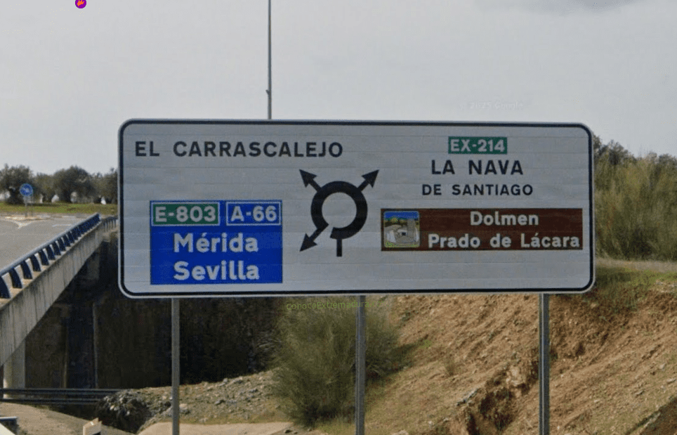 Señalización para acceder a la EX-214