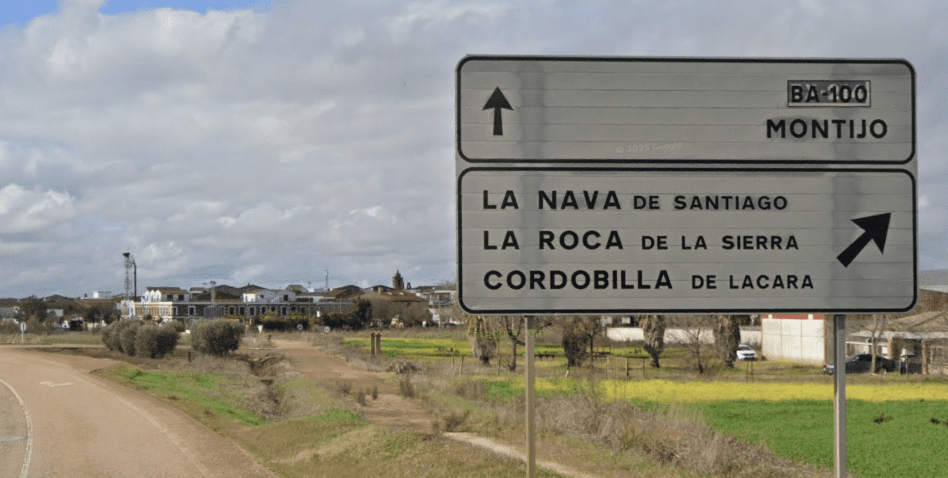 Señalización entrada a La Nava de Santiago