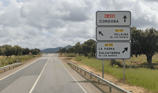 Cruce de la carretera N-432 con BA-155