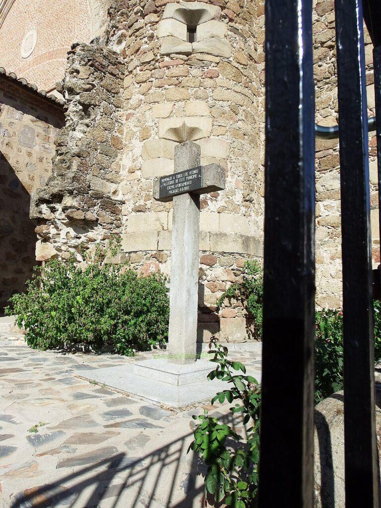 Cruz de los caídos, Majadas de Tiétar