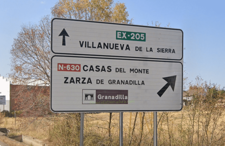 Acceso a la carretera EX-205