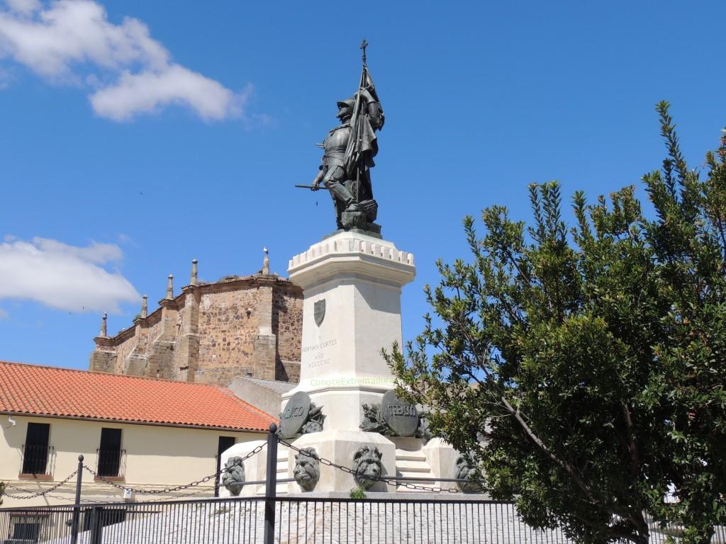 Escultura de Hernán Cortés, Medellín