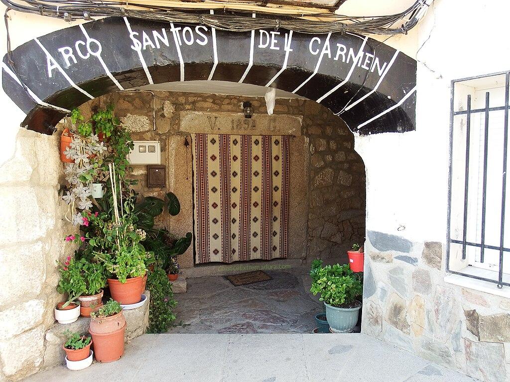 Arco Santos del Carmen, Millanes