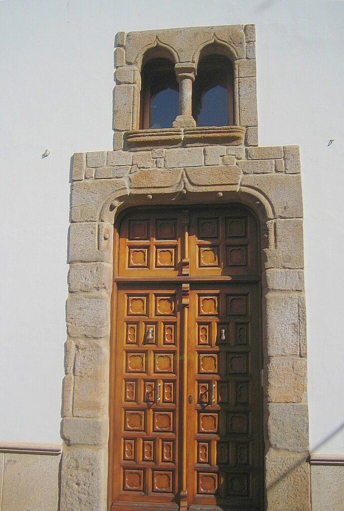 Portal casa en la calle Mesones, Monterrubio de la Serena