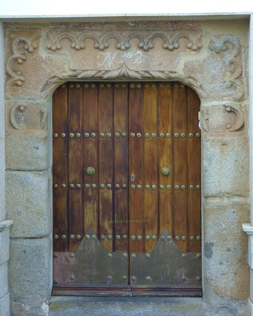 Portada de la "Casa del Cordón", Monterrubio de la Serena