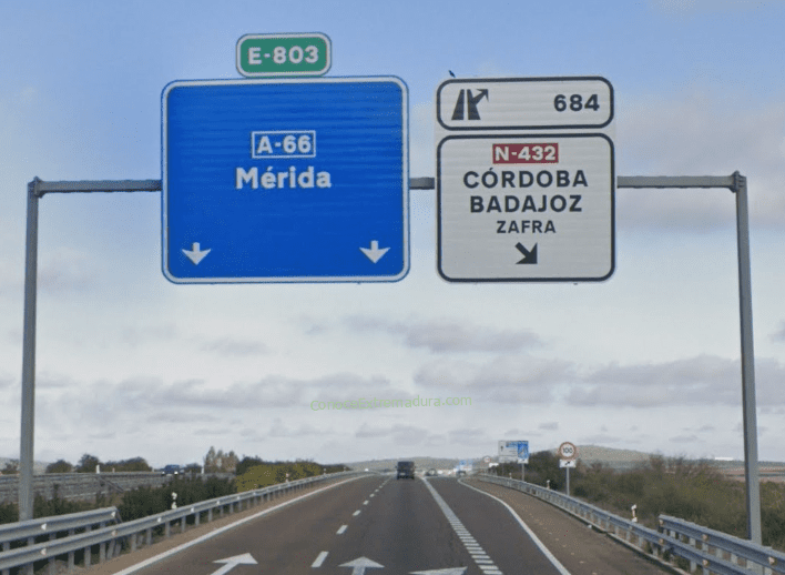 Salida 684 en la autovía A-66 para tomar la carretera N-432 sentido Zafra