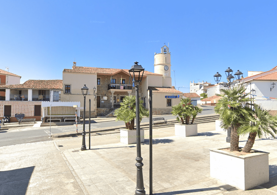 Ayuntamiento de Oliva de Plasencia (Plaza del Llano)