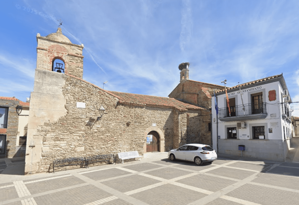 Iglesia y Ayuntamiento de Portaje