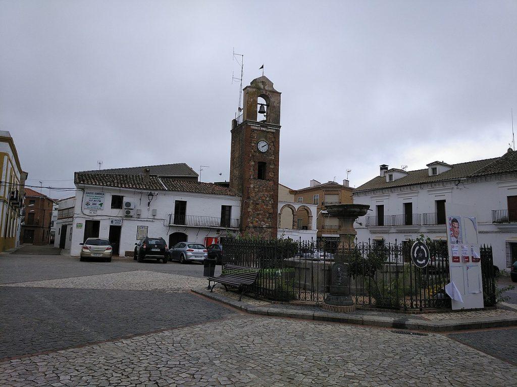 Plaza España y Torre del Reloj, Siruela