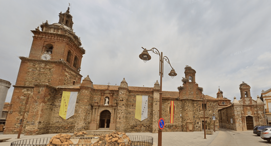 Iglesia de Santa Catalina y Capilla del Carmen (a la derecha), Talarrubias