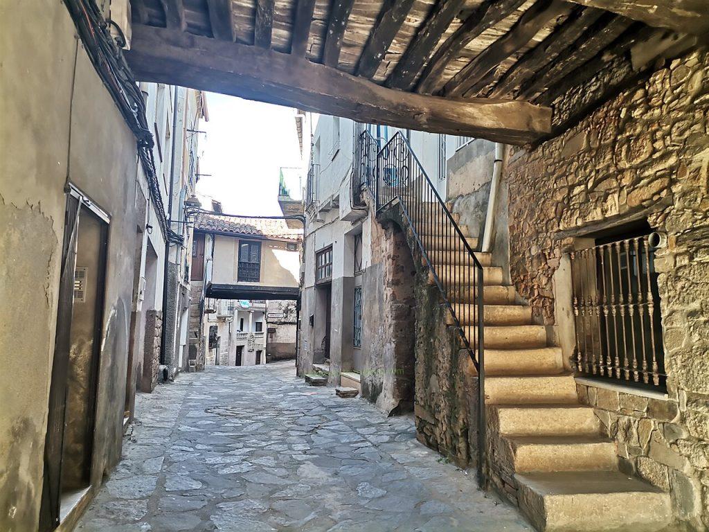 Calle en Torre de Don Miguel