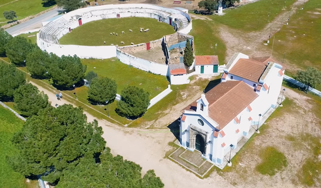 Ermita de la Piedra y Placilla de toros de Valencia del Ventoso
