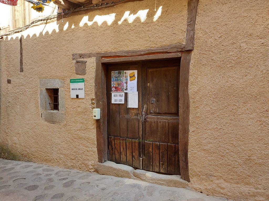 Puerta del Museo del Empalao, Valverde de la Vera