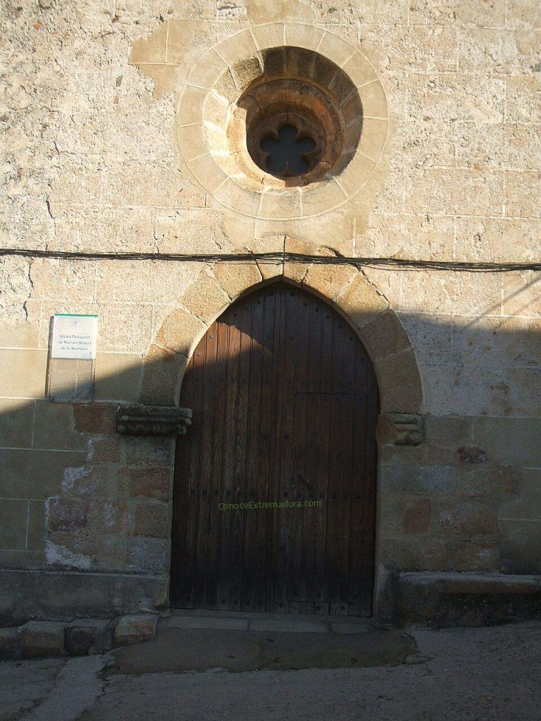 Portada de la Iglesia de Villanueva de la Sierra